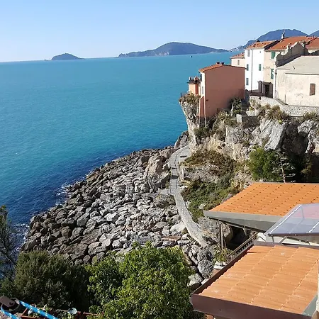 Casa Del Poeta By Holiday World Holiday home Tellaro