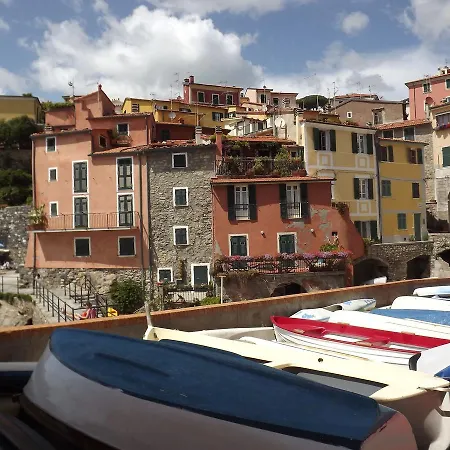 Casa Del Poeta By Holiday World * Tellaro